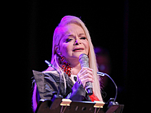 "Я не знаю, как дальше": Лариса Долина призналась, что у нее земля ушла из-под ног