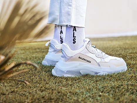 Брендовые кроссовки туриста пропали в турецком отеле вместе с мусором