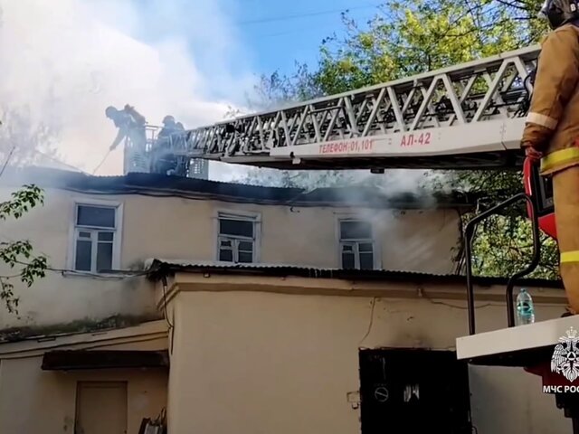 Открытое горение в здании на северо-востоке Москвы ликвидировано