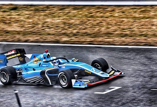 Артём Маркелов дебютировал за рулём автомобиля Суперформулы