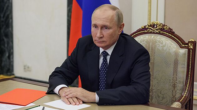 Путин: в финансовой системе России "ничего не рухнуло"