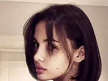 Блогерша Валя Карнавал показала себя с короткой стрижкой