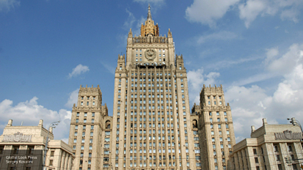 Шпиль на здании МИД реконструируют к июню