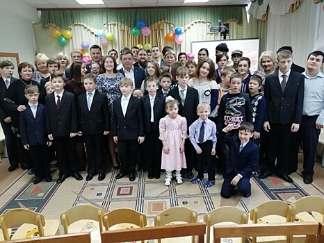 Руководство и сотрудники УВД по ЗАО приняли участие во всероссийской акции «8 Марта – в каждый дом»
