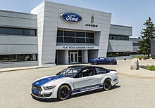 Ford впервые построил Mustang для NASCAR