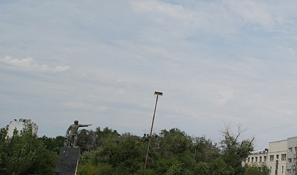 На севере Волгограда на время ремонта демонтировали памятник Дзержинскому