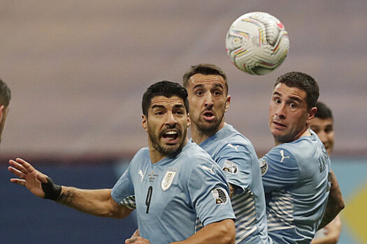 ФИФА поручила убрать две чемпионские звезды с футболок сборной Уругвая