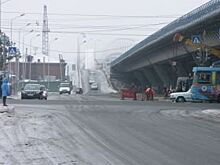 Правительство Омской области сэкономило 160 тыс.рублей на уборке метромоста