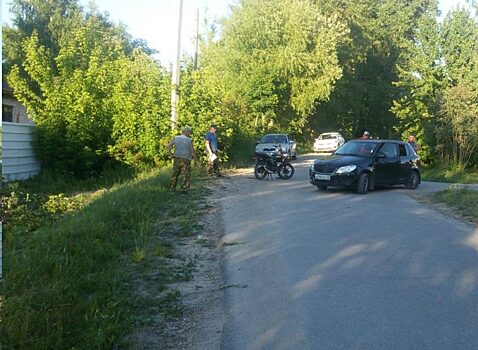 Skoda снесла с дороги 17-летнего мотоциклиста