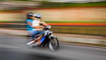 Эксперт рассказал об опасности езды на мотоцикле осенью
