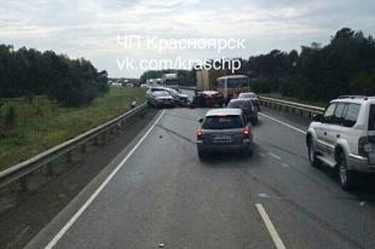 В Красноярском крае в массовом ДТП пострадали три человека