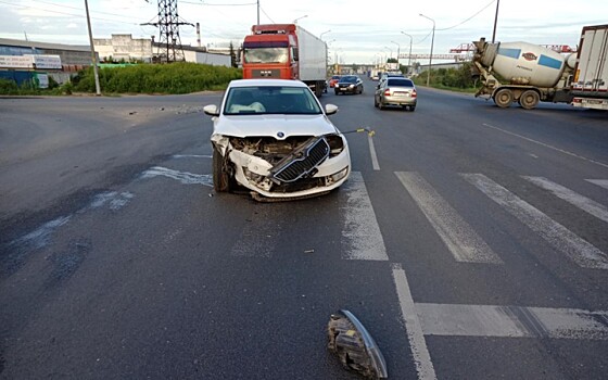 На М-5 в Рязани столкнулись «Приора» и «Шкода»