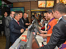 6 случайных фото из 2012 года: Минниханов и Метшин в «Макдоналдсе»