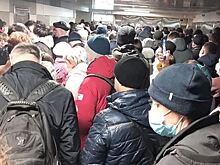 Утро в московском метро: фото из соцсетей