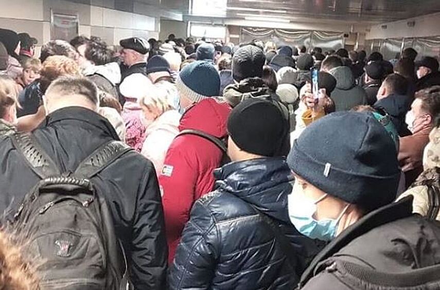 Москва, утро 15.04.20, в метро по пропускам.