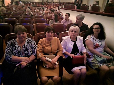 Астраханский драмтеатр подарил 500 билетов медикам