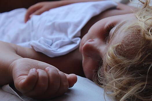 Сколько часов в сутки должен спать ребенок, а сколько — взрослый?