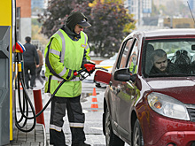 Бензин продолжает активно дорожать на АЗС Москвы, дизтопливо обновило рекорд