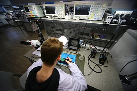 Минпромторг выделит на отечественные станки для микроэлектроники ₽3 млрд