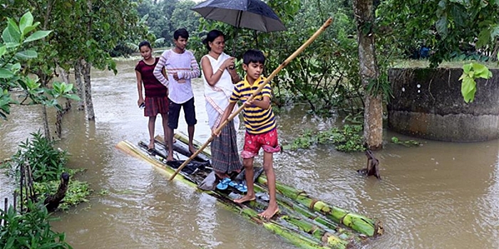 СМИ: более 5 млн человек оказались в зоне наводнения на северо-востоке Индии