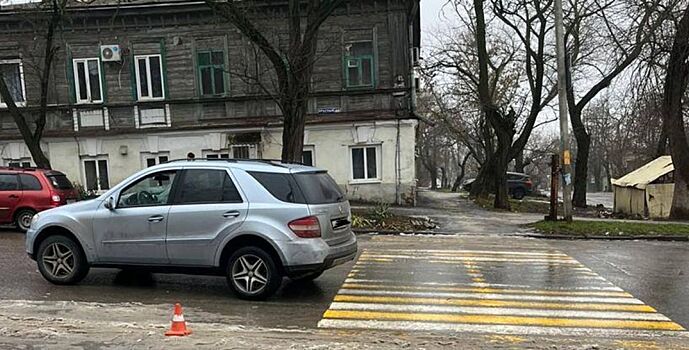 На Дону под колеса автомобиля попала 86-летняя женщина