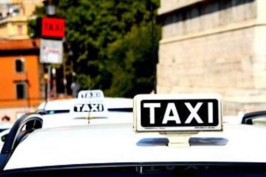 В Новороссийске автоинспекция задержала нелегальных таксистов