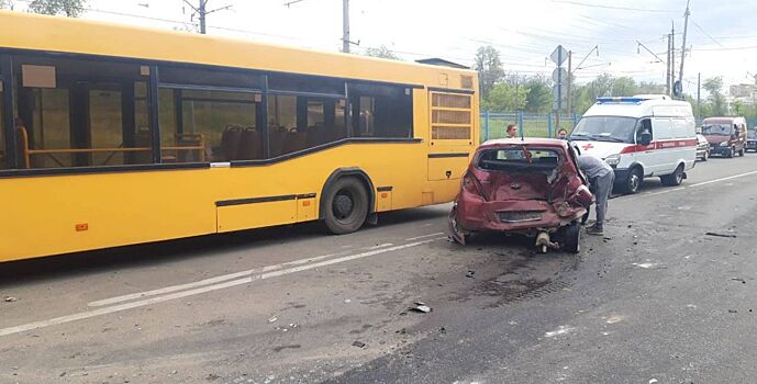 В Ростове водитель автобуса спровоцировал ДТП