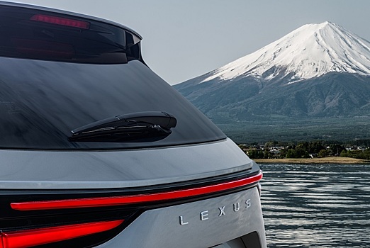 Lexus NX готовится к смене поколения: новая фотография и дата дебюта