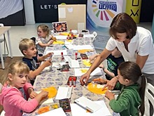 Юные жители Кузьминок научились создавать открытки с эффектом 3D