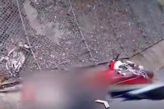 На картах Google увидели огромный скелет возле упавшего мотоциклиста