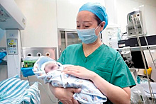 Женщина родила близнецов с интервалом в десять лет