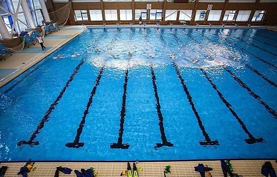 В Москве мать с ребенком госпитализировали после плавания в бассейне