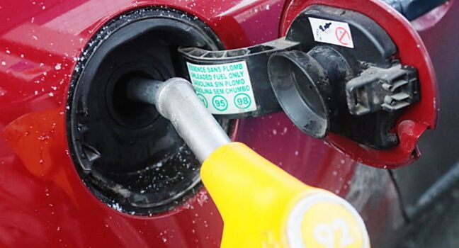 Специалисты развеяли главные мифы о бензине