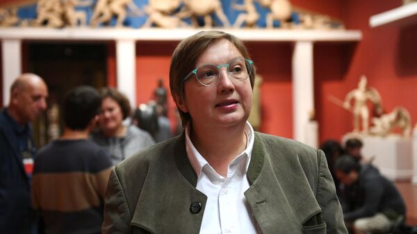 Директор Пушкинского музея объяснила скандальную надпись на футболке