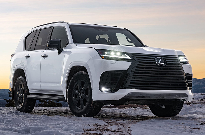 Lexus LX. Нынешнее, четвертое по счету поколение Lexus LX дебютировало в 2021 году, но в 2024-м с моделью тоже произошли серьезные метаморфозы. Главное событие — первая в истории гибридная версия LX 700h. Система совокупной мощностью 463 л.с. объединяет «твинтурбошестерку» объемом 3,4 литра и десятидиапазонную автоматическую коробку передач, которая соединяется с двигателем через пакет фрикционов и мотор-генератор. Она может работать в режиме «только ДВС» и «только электромотор».