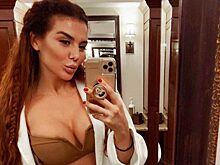 «Голые и счастливые»: Седокова показала попу в ответ на пост Собчак