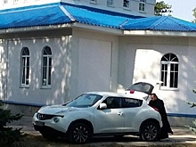Жителей Тюмени возмутили дорогие автомобили местных священников