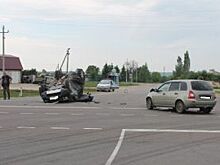 Под Орлом при столкновении с ВАЗом на крышу перевернулся Renault Duster