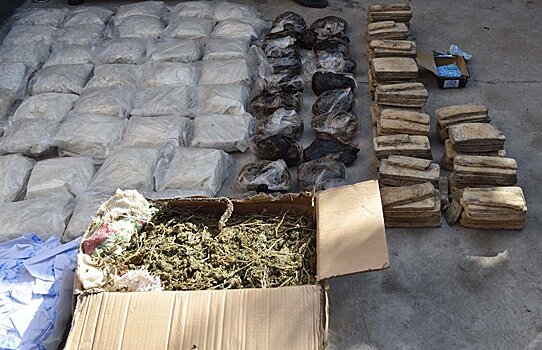 Полицейские Азербайджана провели ряд операций по выявлению наркотиков