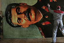 Вышел Сталин из подвала