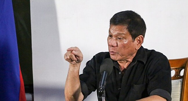 Президент Филиппин допустил введение военного положения в стране