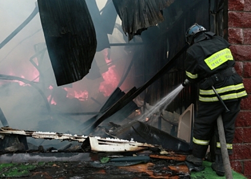 Пожар площадью 480 кв. м произошел в ангаре в Электростали