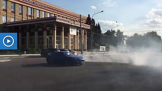 Водителя иномарки оштрафовали за попавший на видео дрифт в центре Воронежа