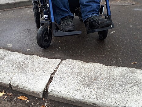 Доступная среда по-тверски: часть подрядчиков по ремонту дорог услышала инвалидов, но в целом тротуары в городе - для колясочников-экстремалов