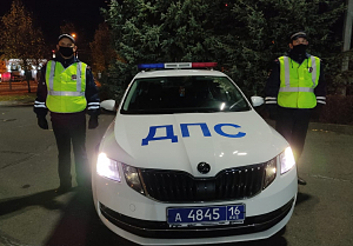 В Татарстане сотрудники ГИБДД оказали помощь мужчине, которому неожиданно стало плохо 