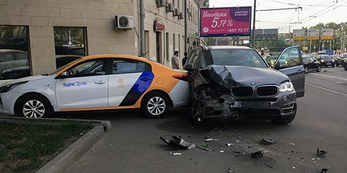 В Москве на Варшавском шоссе столкнулись пять машин