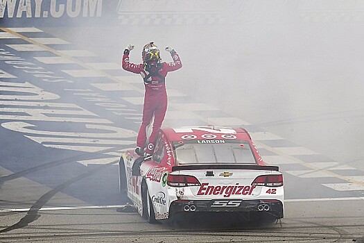 Кайл Ларсон выиграл гонку NASCAR Cup в Мичигане