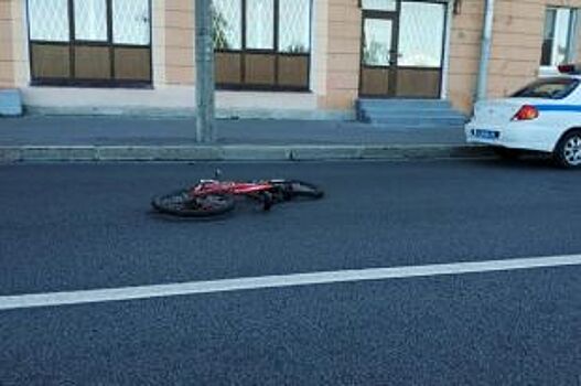 На Большеохтинском проспекте водитель иномарки сбил велосипедиста