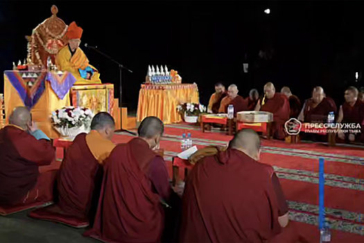 Ховалыг представил нового духовного лидера буддистов Камбы-ламы Тывы