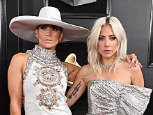 Дженнифер Лопес в гигантской шляпе, Леди Гага и Хайди Клум на церемонии "Грэмми-2019"